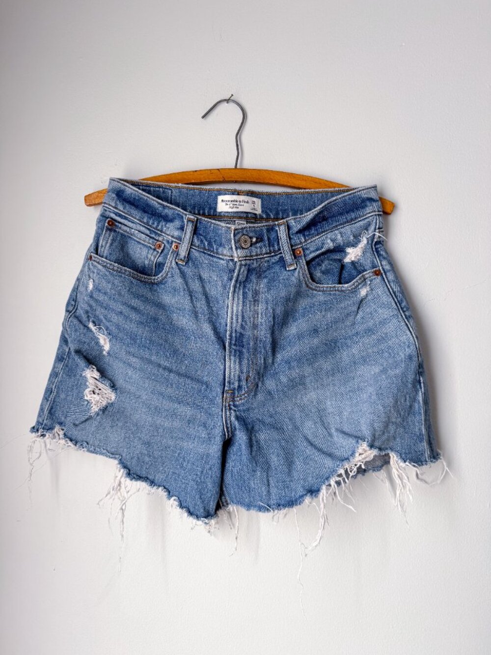 Abercrombie Curve Love High Rise Mom Jean Shorts Distressed Cutoff Size 28 6